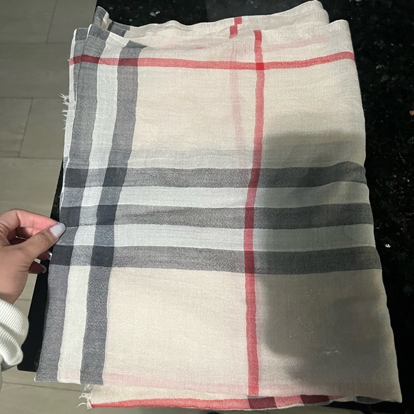 Burberry - Picture 4 of 4